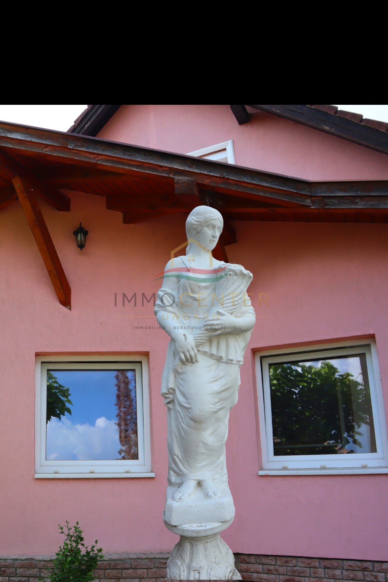 Familienhaus mit Wintergarten, Gästehaus, Pool & Sauna – bei Győr, in Gönyű! (Lux018)