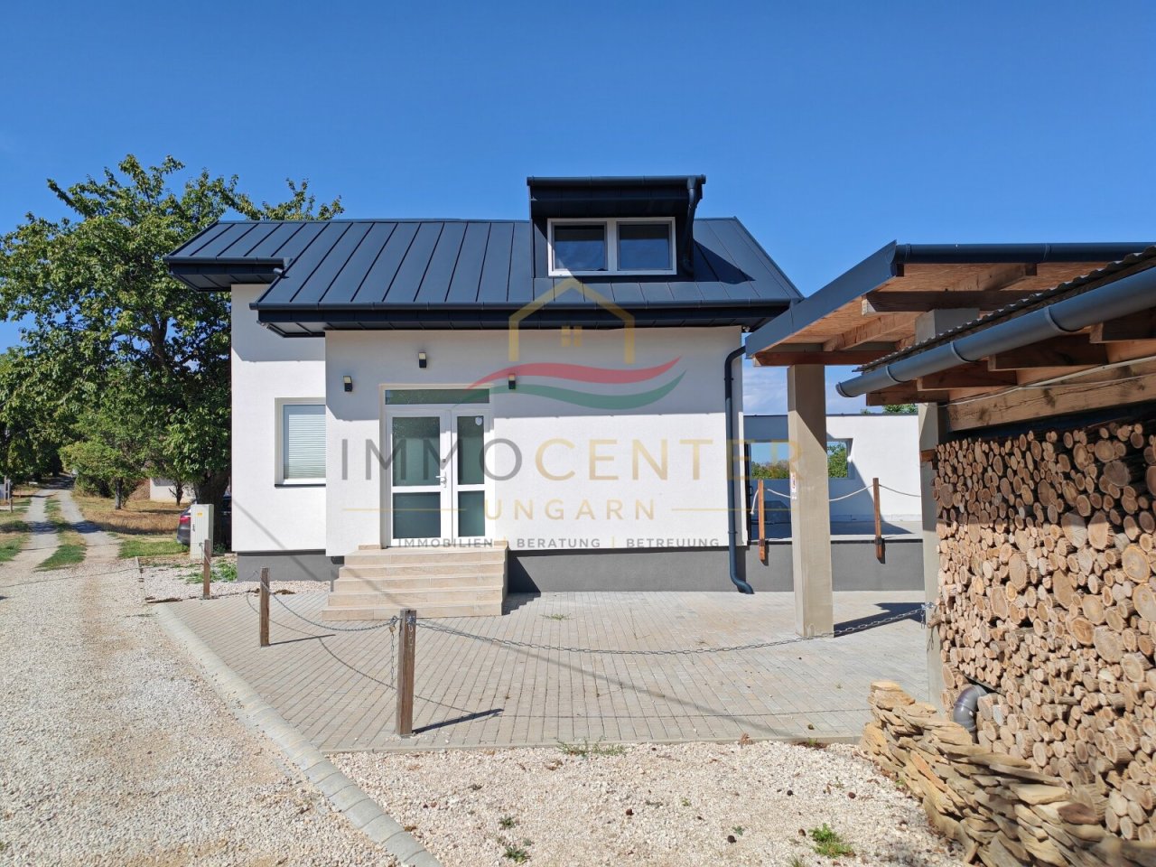 (AAA) Neubau: Hochwertig ausgestattetes Landhaus in ruhiger Lage (CM8782)