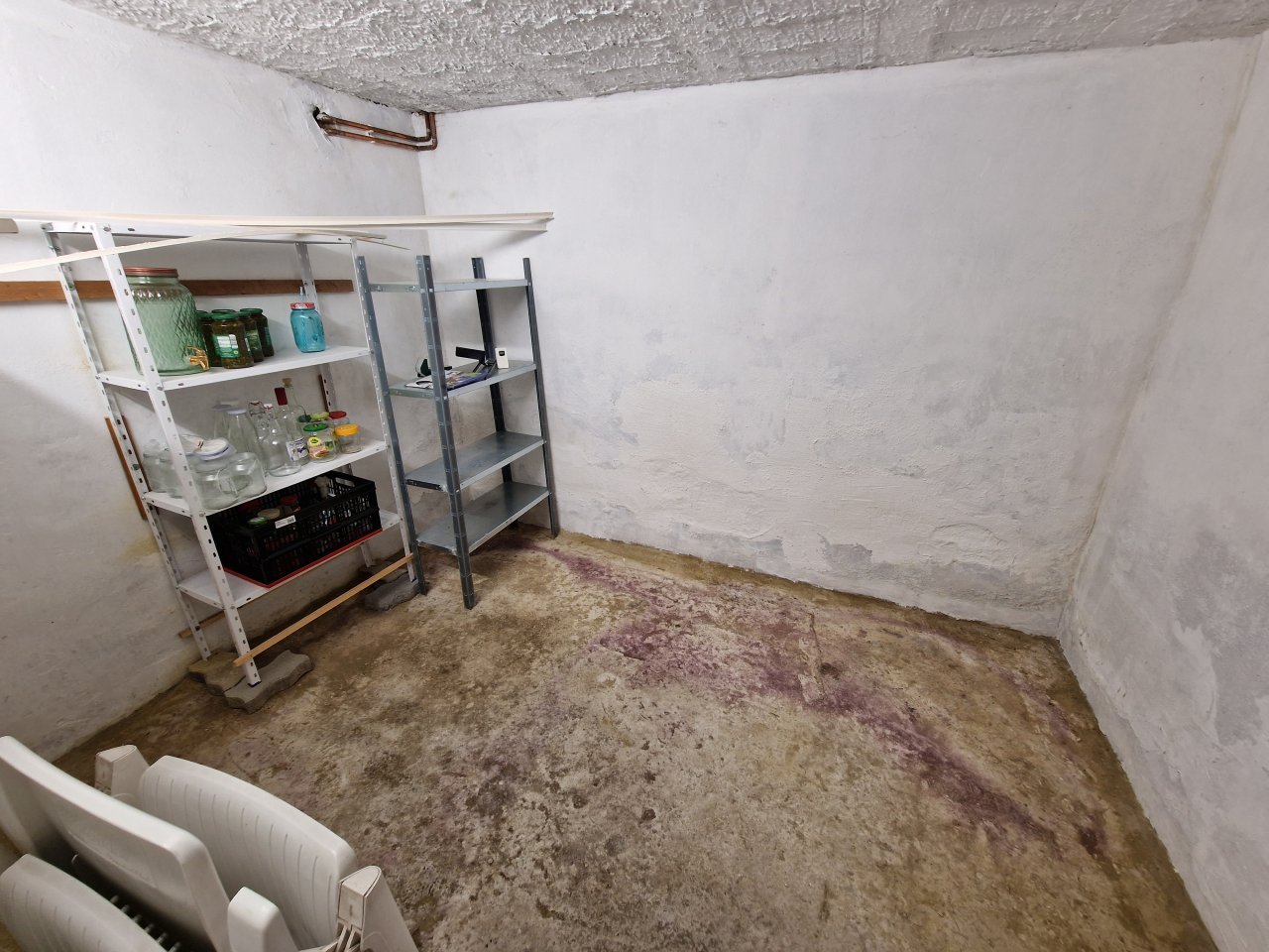(AAB) Großes Landhaus mit Pool in ruhiger Lage bei Heviz (HCM306-4) — Lager Keller