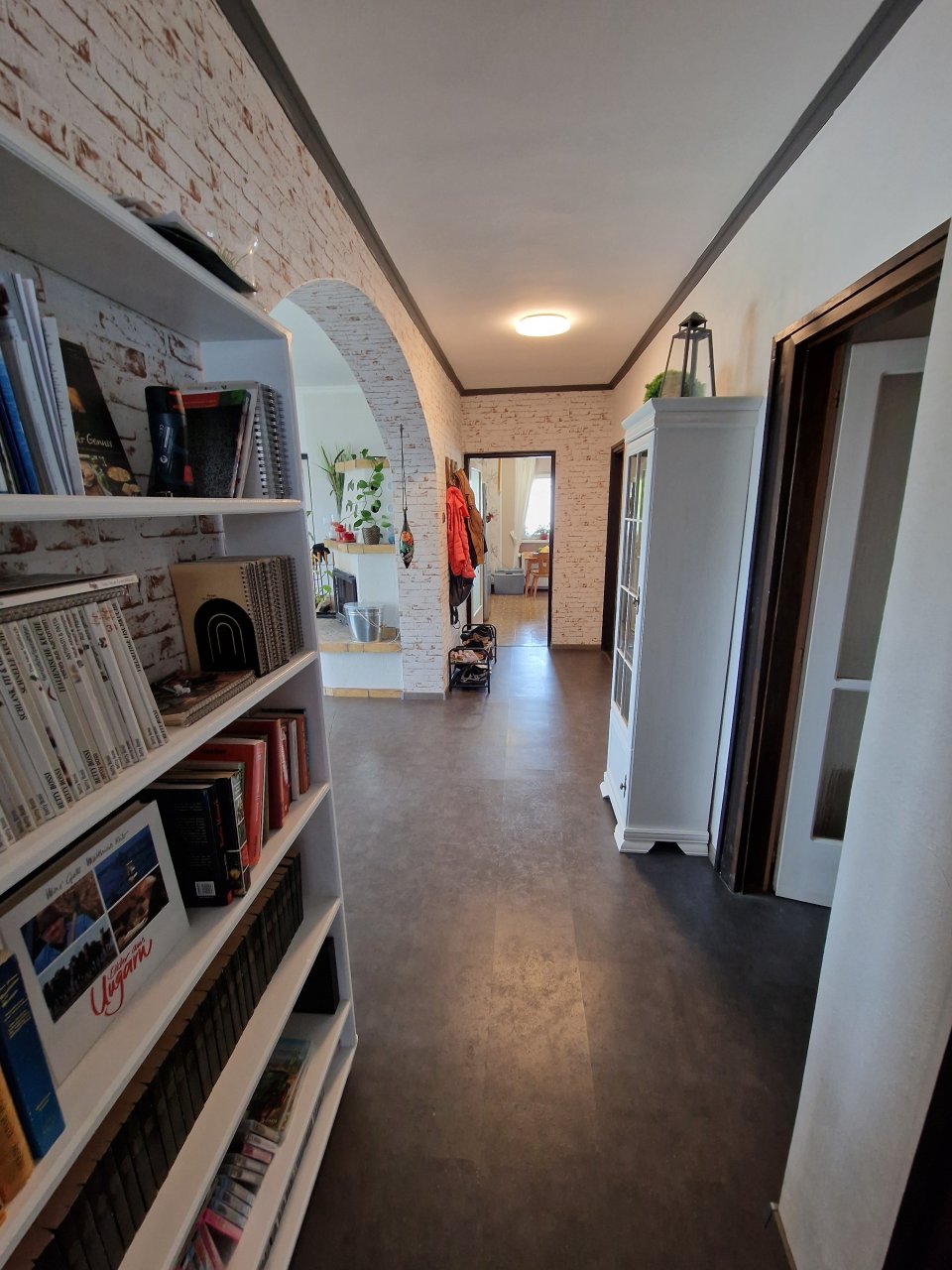 (AAB) Großes Landhaus mit Pool in ruhiger Lage bei Heviz (HCM306-4) — Flur EG