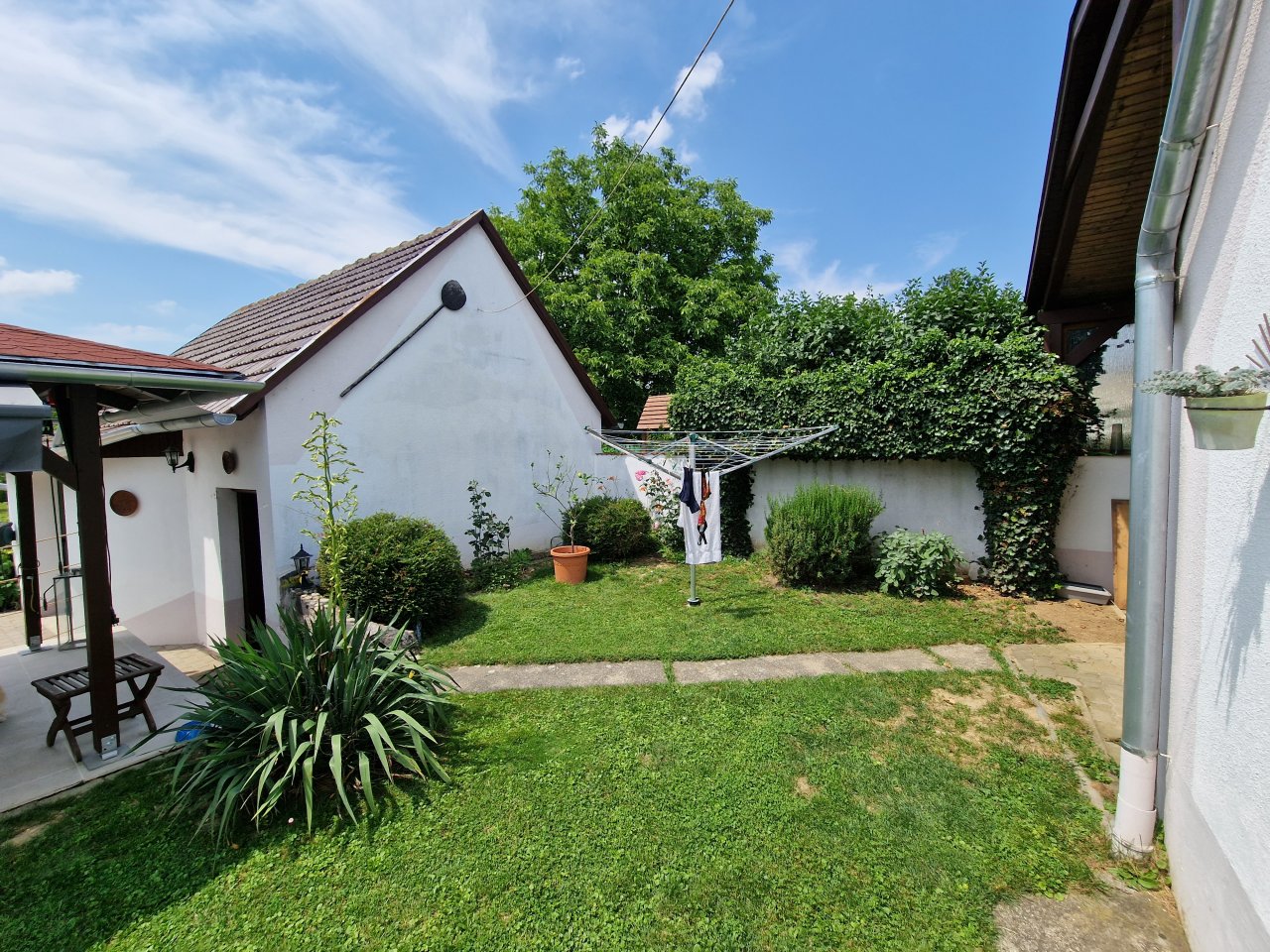 (AAB) Großes Landhaus mit Pool in ruhiger Lage bei Heviz (HCM306-4)