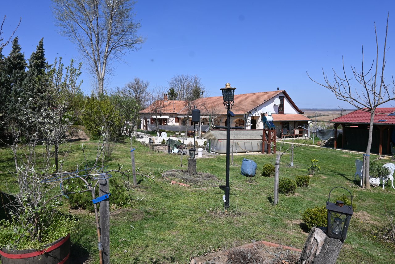(BAB) Wunderschönes ungarisches Landhaus mit großem Grundstück und Pferdeboxen (HCM307-5)