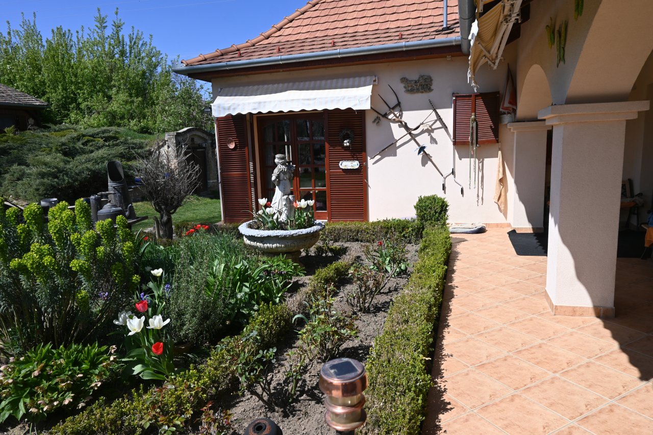 (BAB) Wunderschönes ungarisches Landhaus mit großem Grundstück und Pferdeboxen (HCM307-5)