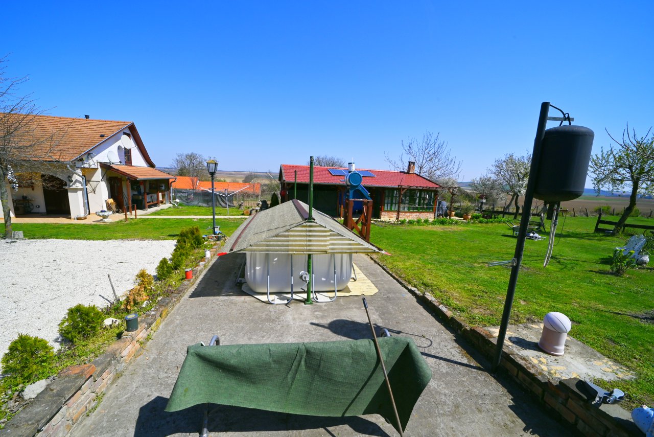 (BAB) Wunderschönes ungarisches Landhaus mit großem Grundstück und Pferdeboxen (HCM307-5) — piscina