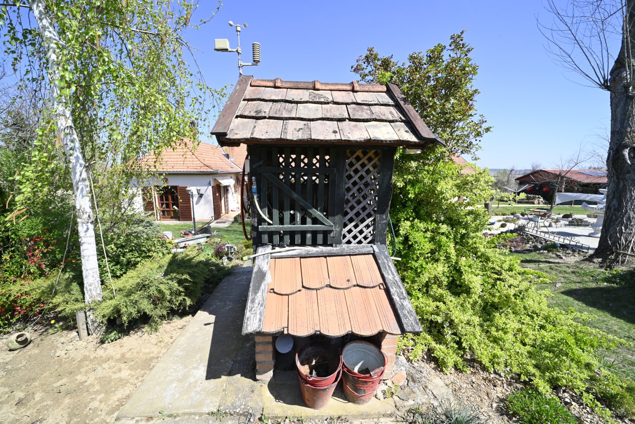 (BAB) Wunderschönes ungarisches Landhaus mit großem Grundstück und Pferdeboxen (HCM307-5) — pozo propio