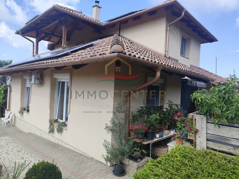 Mediterranes Lebensgefühl in Balatongyörök – Palmengarten, Wintergarten und separater Gästebereich