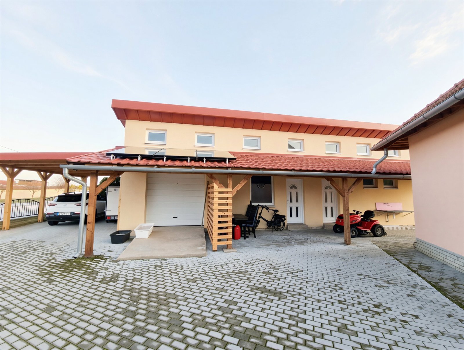 (AAA) Neuwertiges Landhaus im Bungalowstil mit Gästeappartment und Pool
