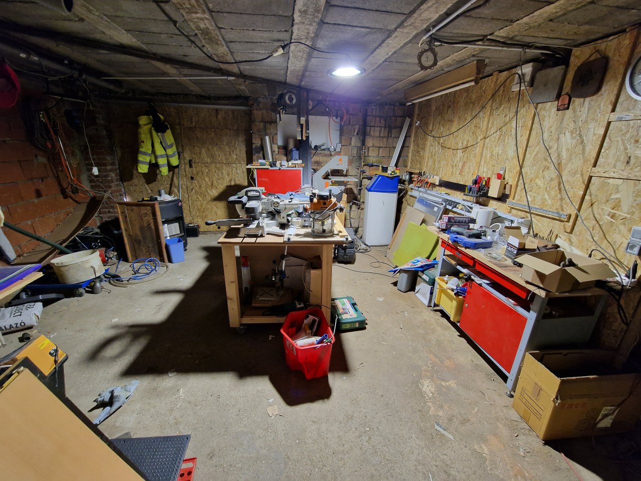 (BCA) Großes, grundsolides Haus, unterkellert, viel Platz und günstig! (HCM341-5) — Workshop