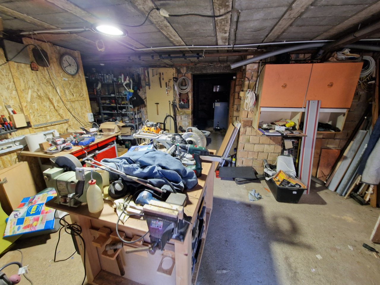 (BCA) Großes, grundsolides Haus, unterkellert, viel Platz und günstig! (HCM341-5) — Workshop