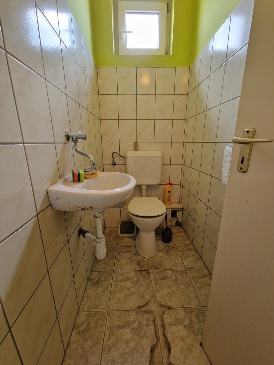(BCA) Großes, grundsolides Haus, unterkellert, viel Platz und günstig! (HCM341-5) — Guests flat share ground floor