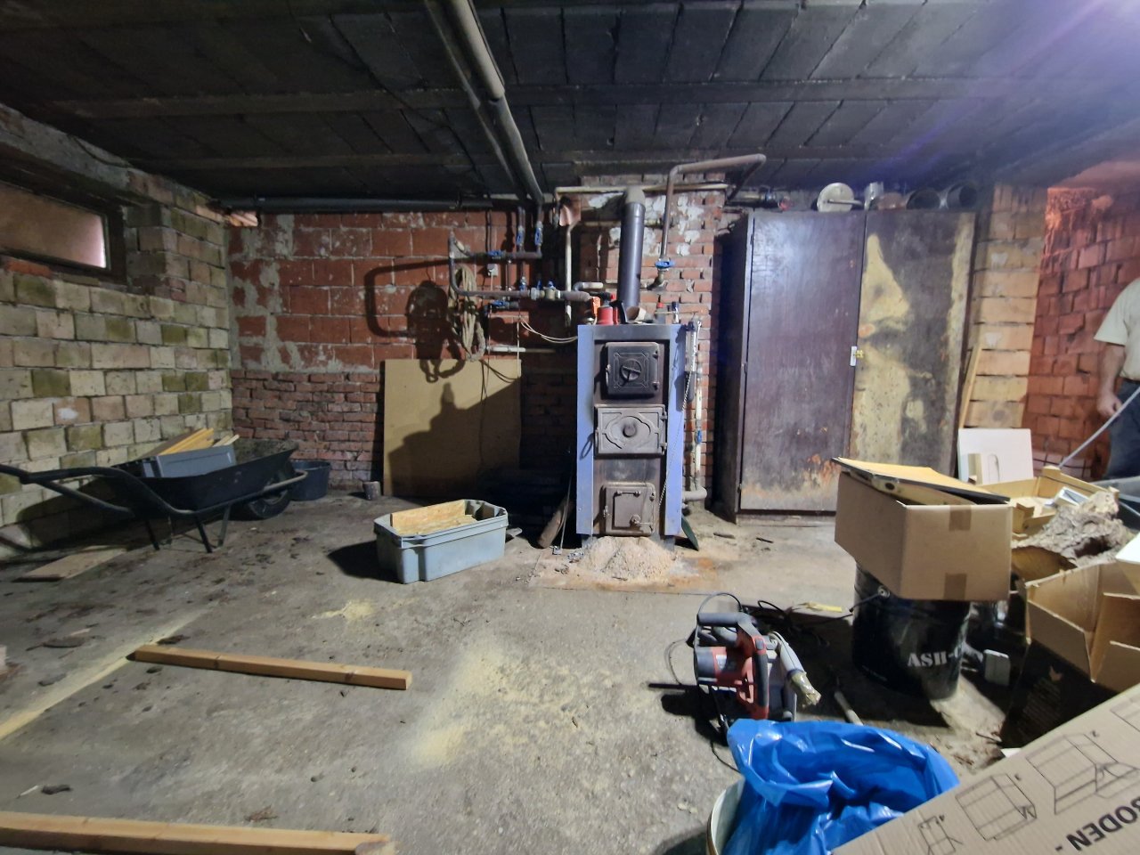 (BCA) Großes, grundsolides Haus, unterkellert, viel Platz und günstig! (HCM341-5) — Workshop