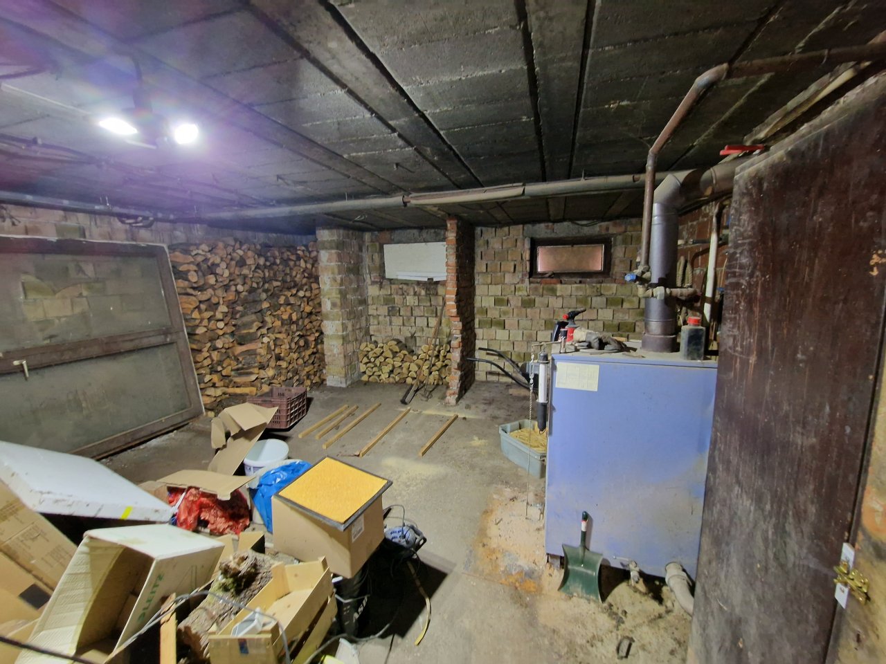 (BCA) Großes, grundsolides Haus, unterkellert, viel Platz und günstig! (HCM341-5) — boiler room