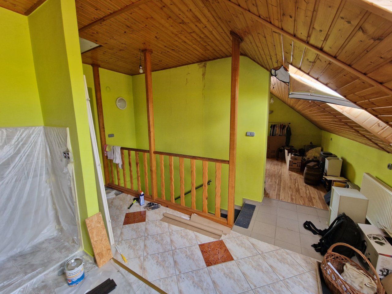(BCA) Großes, grundsolides Haus, unterkellert, viel Platz und günstig! (HCM341-5) — hallway above
