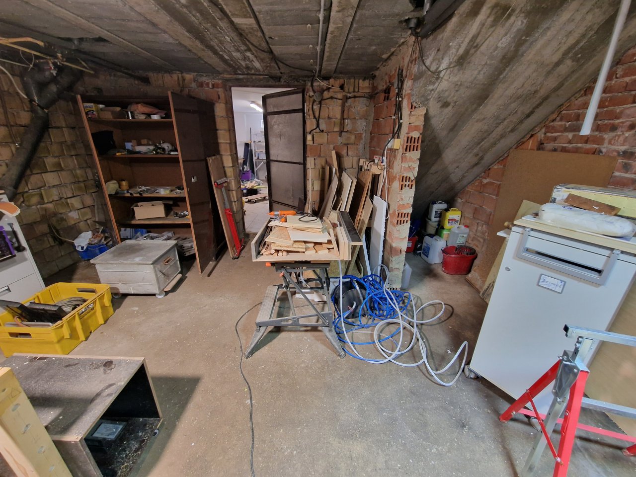 (BCA) Großes, grundsolides Haus, unterkellert, viel Platz und günstig! (HCM341-5) — Workshop