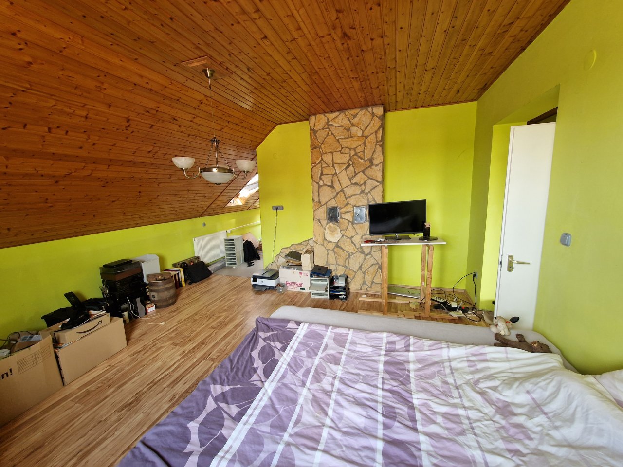 (BCA) Großes, grundsolides Haus, unterkellert, viel Platz und günstig! (HCM341-5) — Bedroom 1 upstairs