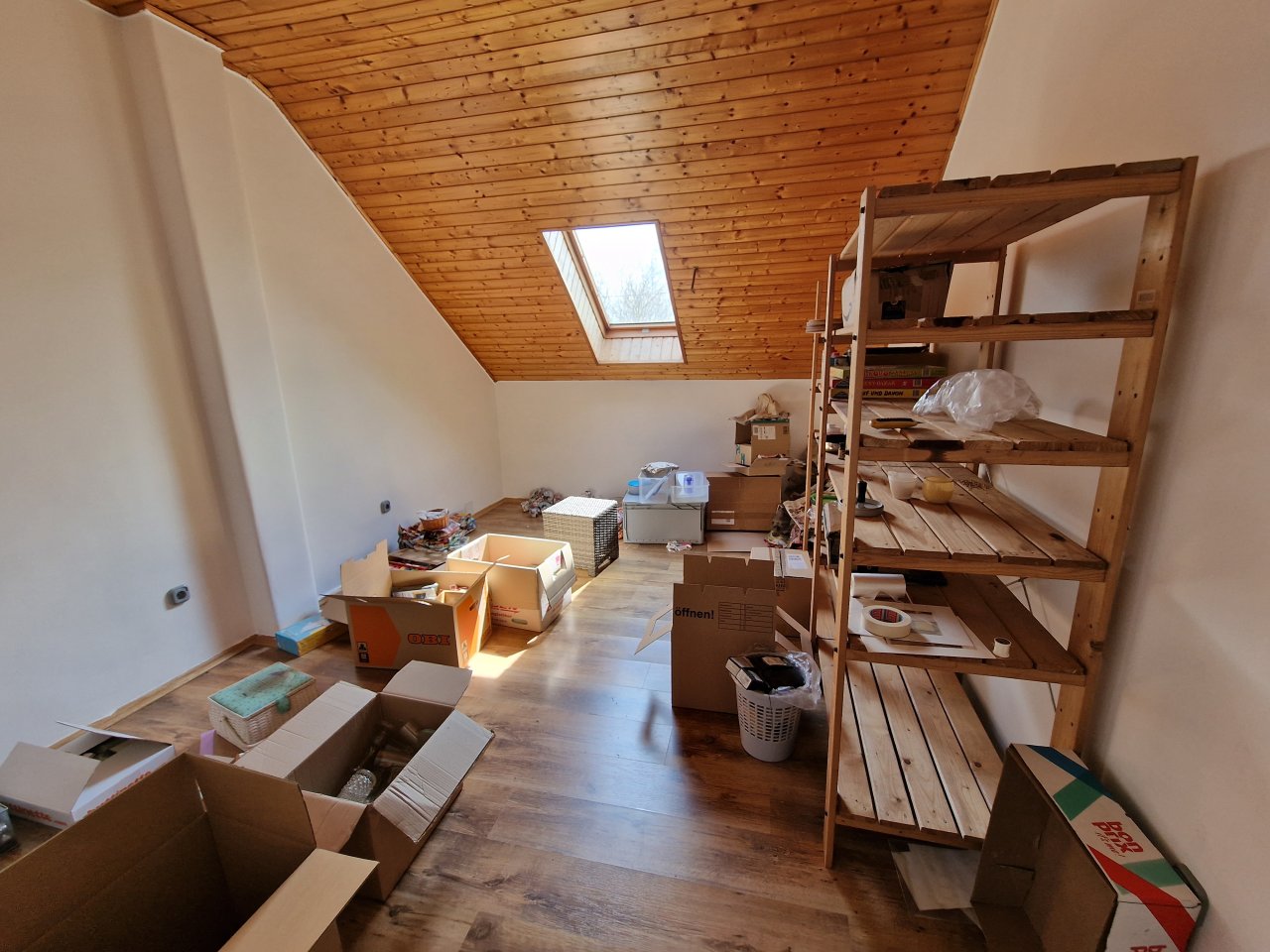 (BCA) Großes, grundsolides Haus, unterkellert, viel Platz und günstig! (HCM341-5) — Bedroom 2 upstairs