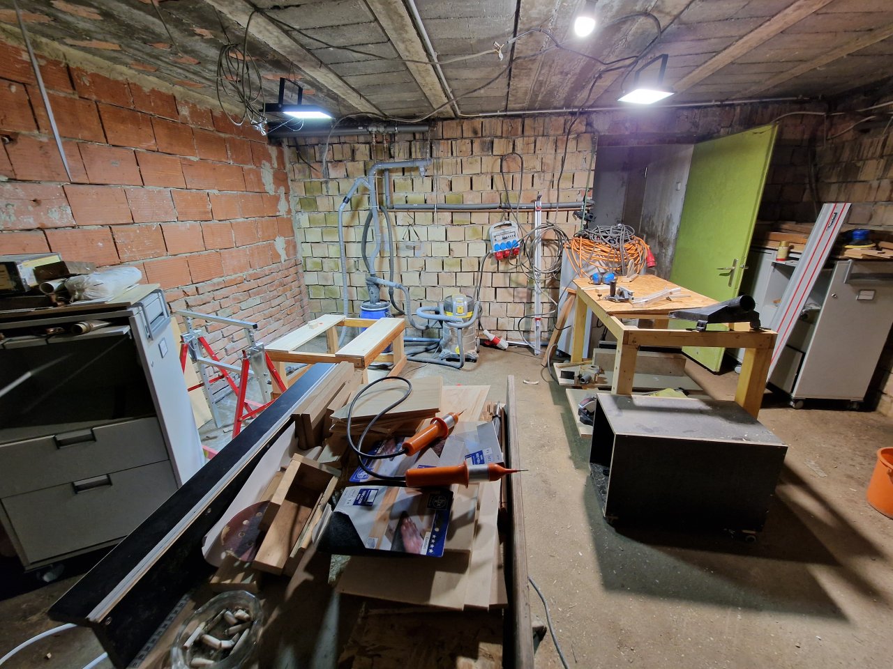 (BCA) Großes, grundsolides Haus, unterkellert, viel Platz und günstig! (HCM341-5) — Workshop