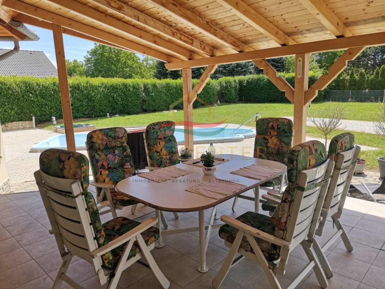 (AAA) Neuwertiges Landhaus im Bungalowstil mit Gästeappartment und Pool (CM064-5)