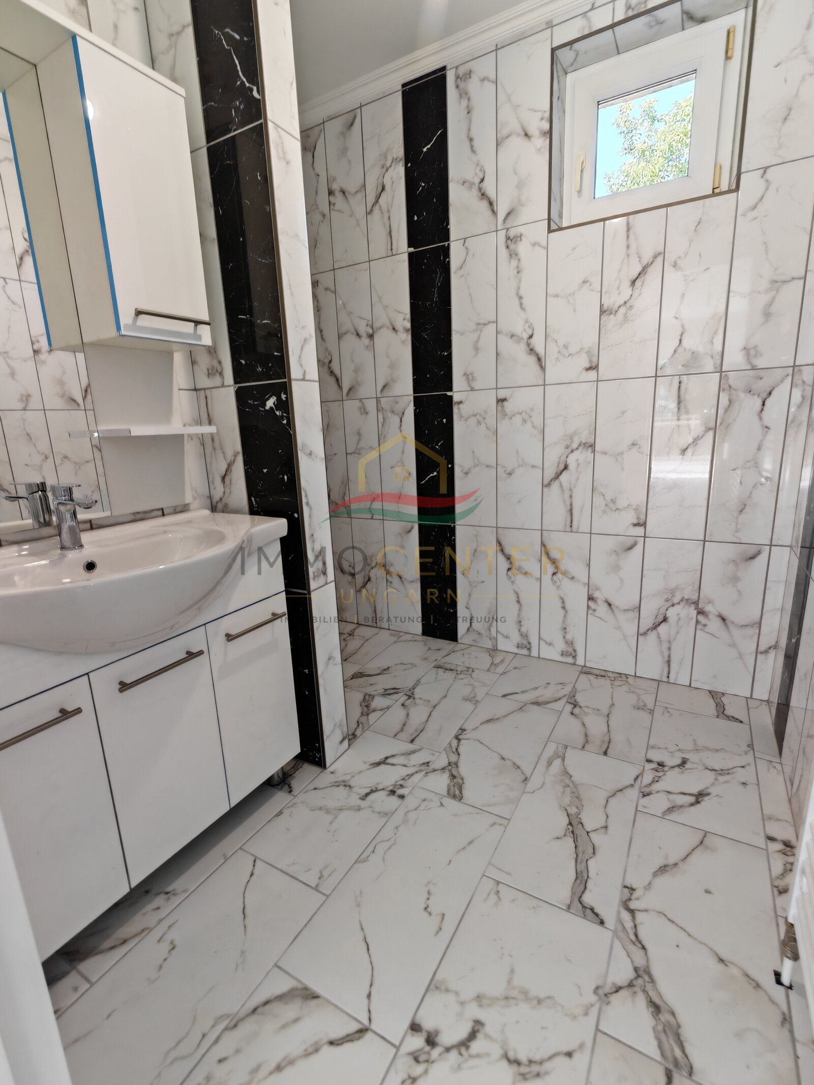 (AAA) Großes Landhaus mit Apartment & viel Staufläche, auch ideal für Handwerk oder Büro (HCM217-3) — Bad unten
