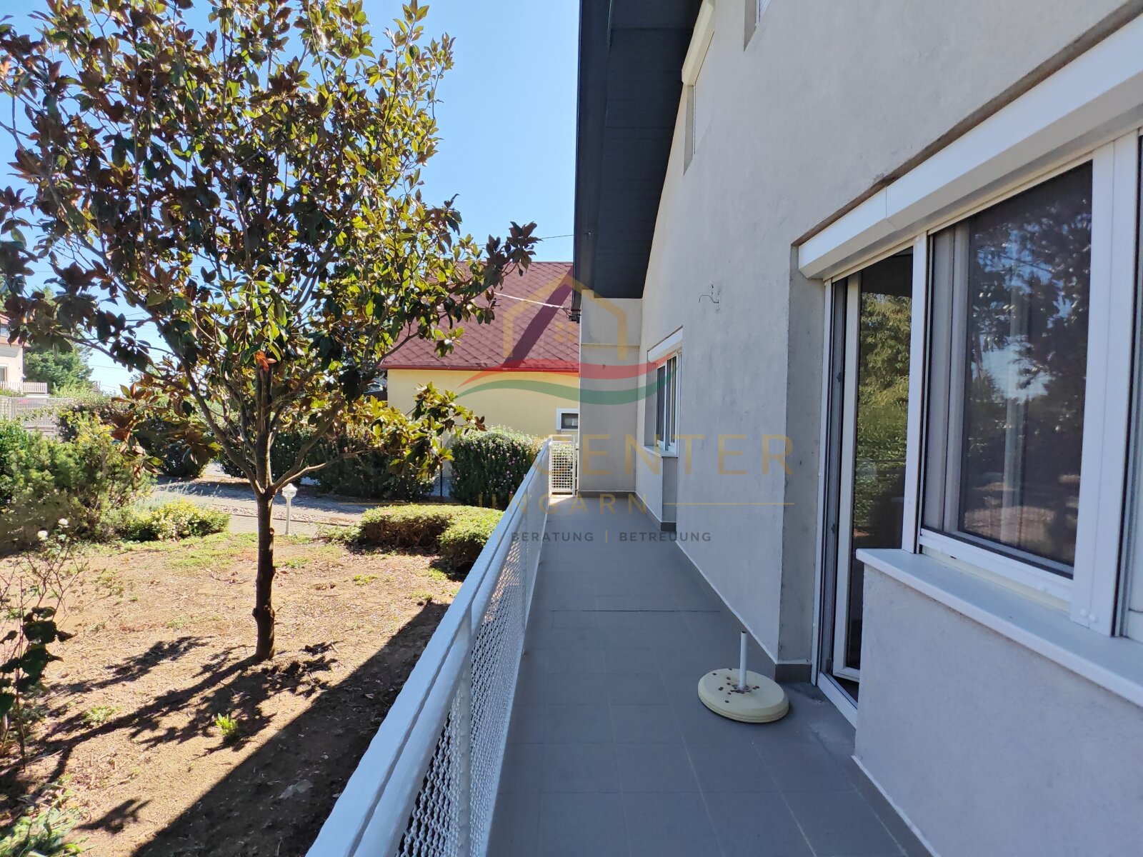 (AAA) Großes Landhaus mit Apartment & viel Staufläche, auch ideal für Handwerk oder Büro (HCM217-3) — Balkon Wohnzimmer