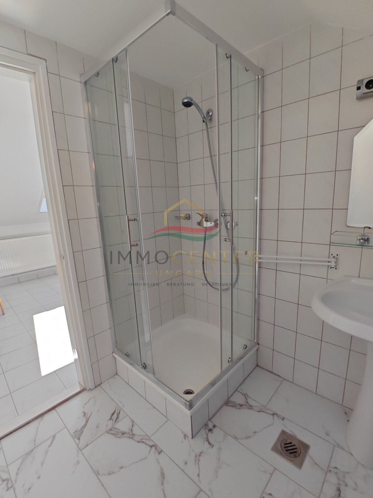 (AAA) Großes Landhaus mit Apartment &amp; viel Staufläche, auch ideal für Handwerk oder Büro (HCM217-3) — Apartment