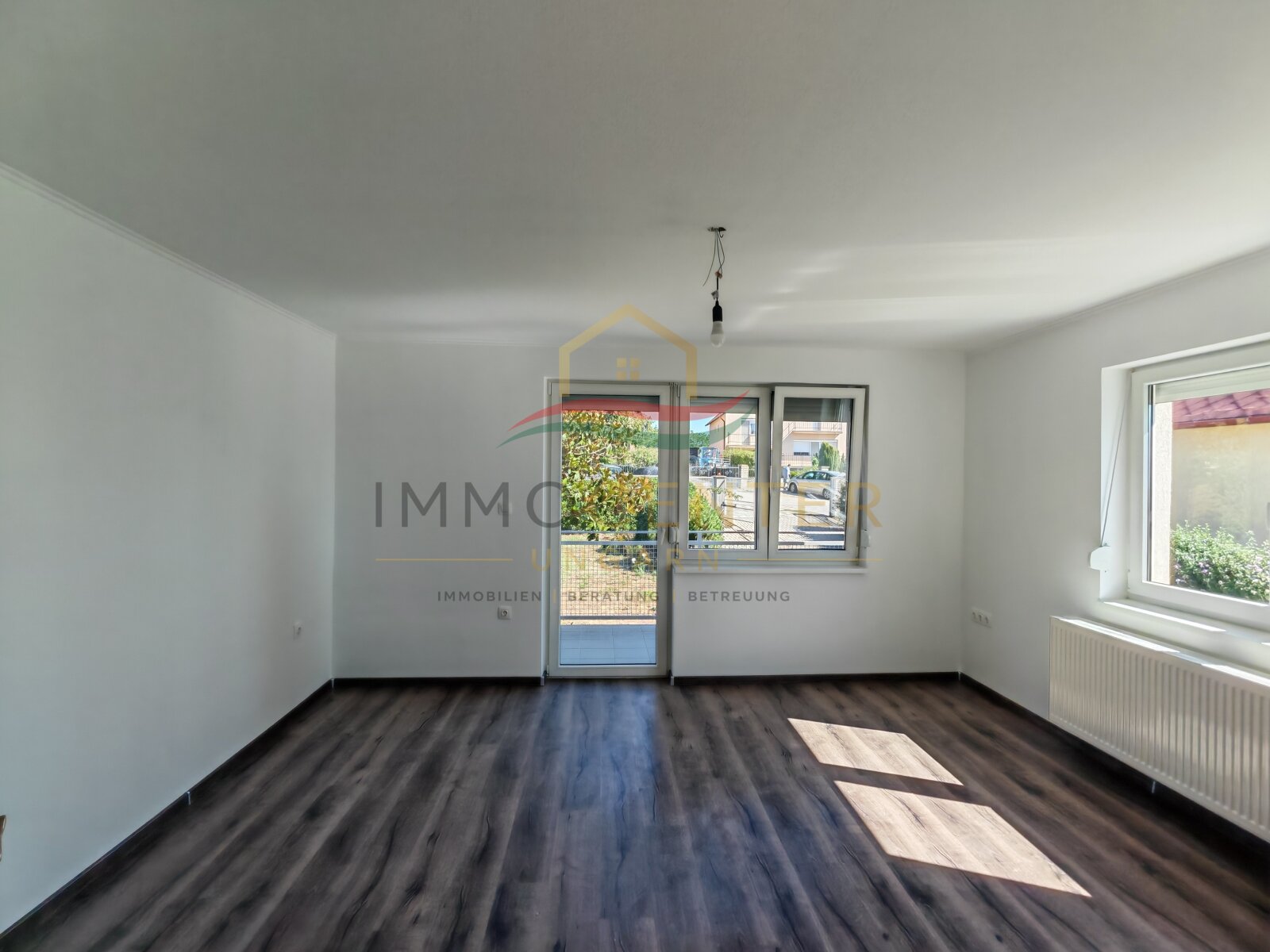 (AAA) Großes Landhaus mit Apartment & viel Staufläche, auch ideal für Handwerk oder Büro (HCM217-3) — Wohnzimmer