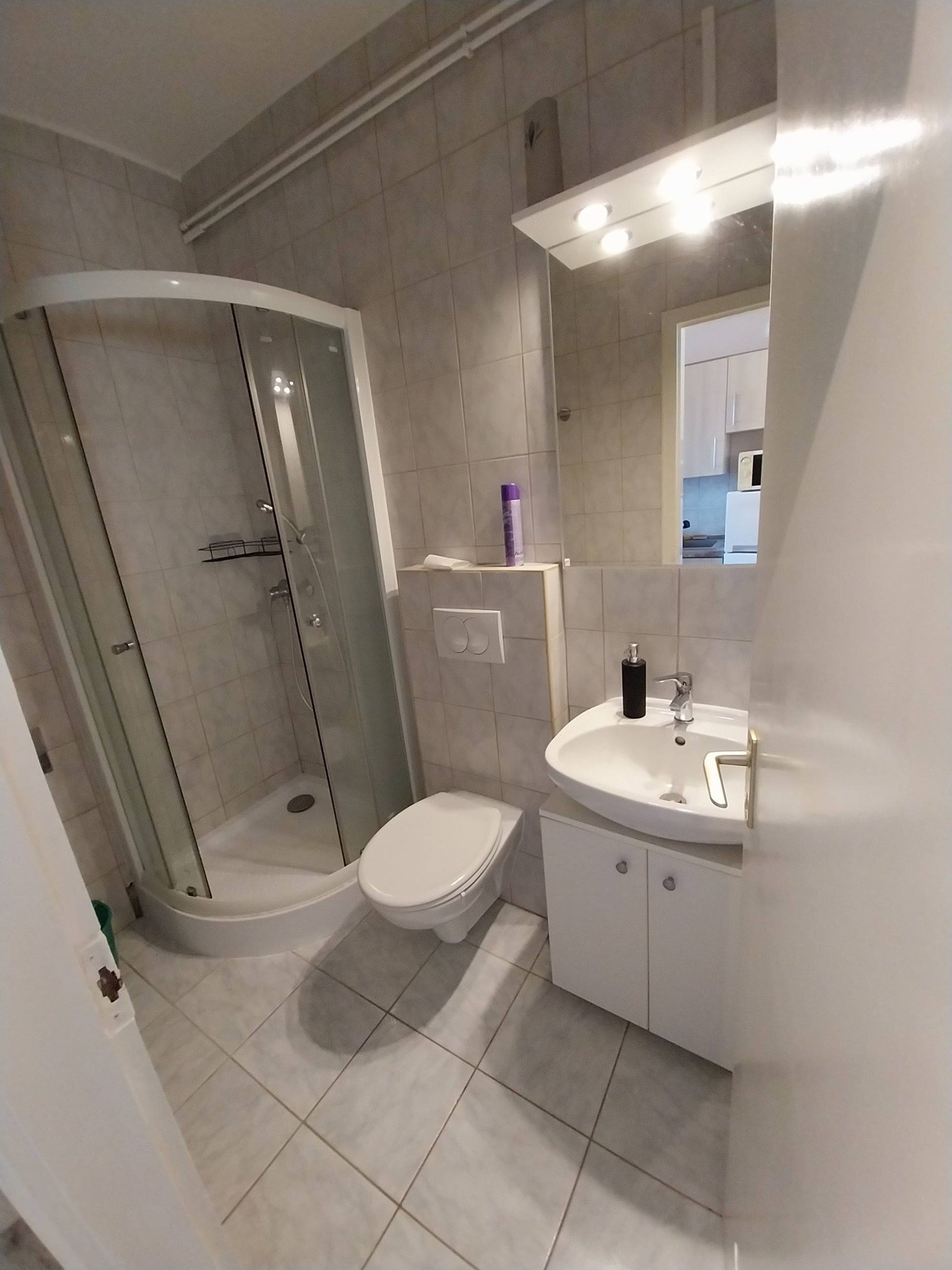 (AAA) Renoviertes kleines Studio-Apartment in guter Lage (KK1845-M)