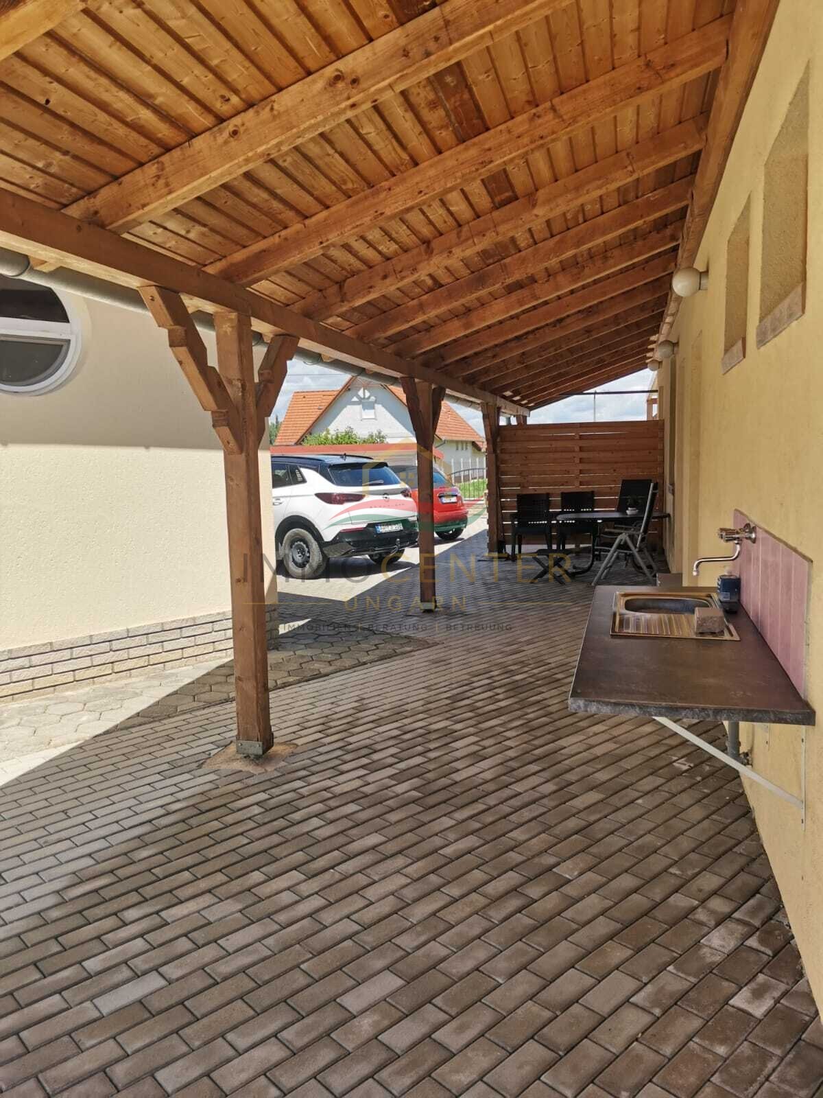 (AAA) Neuwertiges Landhaus mit Gästeappartment, Pool & Caravan-Stellplätzen (CM064-G)