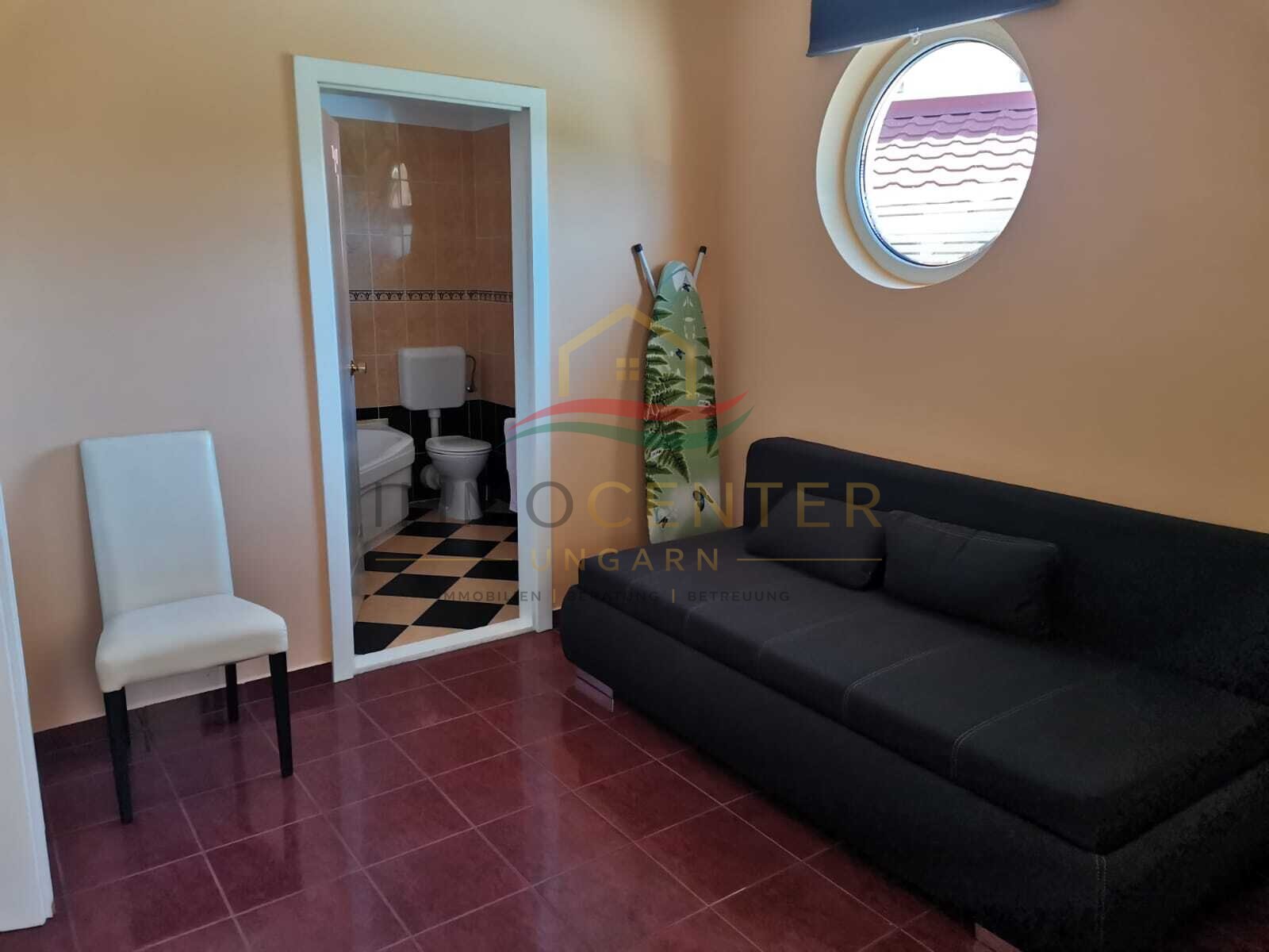 (AAA) Neuwertiges Landhaus mit Gästeappartment, Pool & Caravan-Stellplätzen (CM064-G)