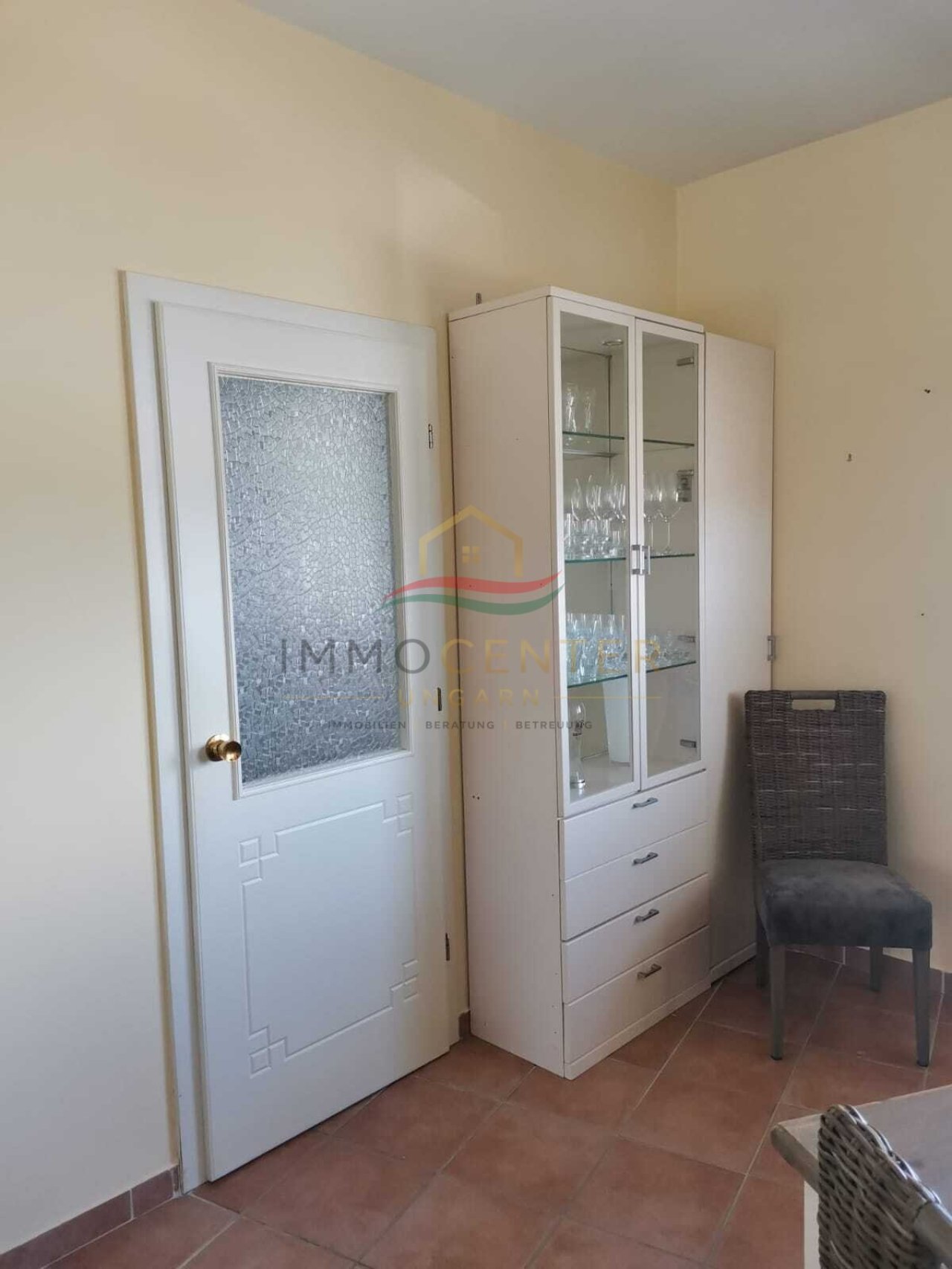 (AAA) Neuwertiges Landhaus mit Gästeappartment, Pool &amp; Caravan-Stellplätzen (CM064-G)