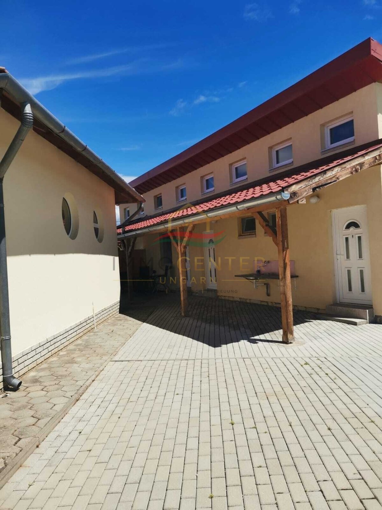 (AAA) Neuwertiges Landhaus mit Gästeappartment, Pool &amp; Caravan-Stellplätzen (CM064-G)