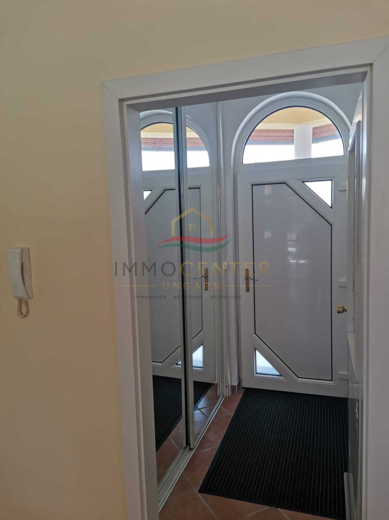 (AAA) Neuwertiges Landhaus mit Gästeappartment, Pool &amp; Caravan-Stellplätzen (CM064-G)