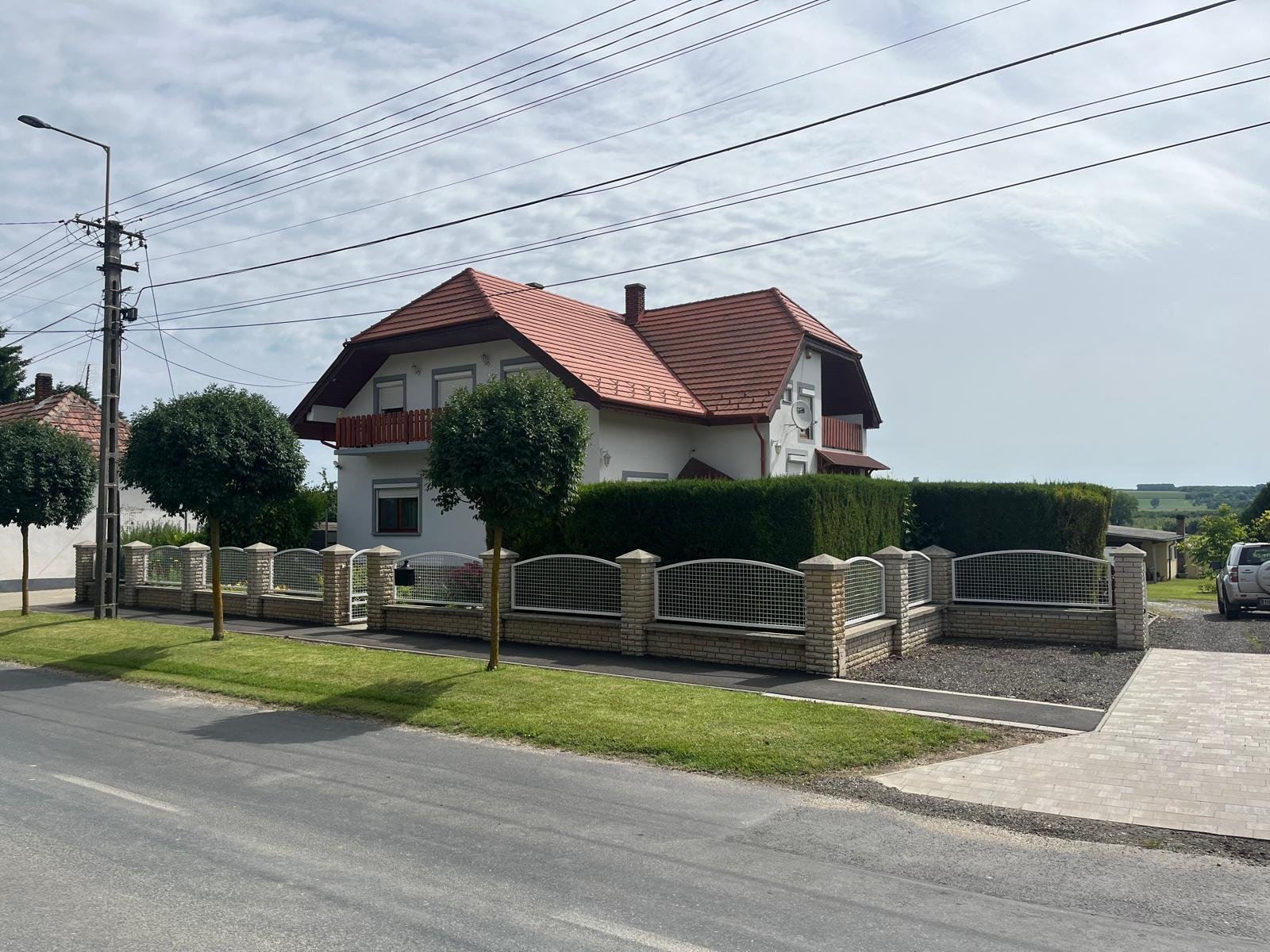 (AAAB) Schreinerei am Balaton mit vollen Auftragsbüchern & Wohnhaus