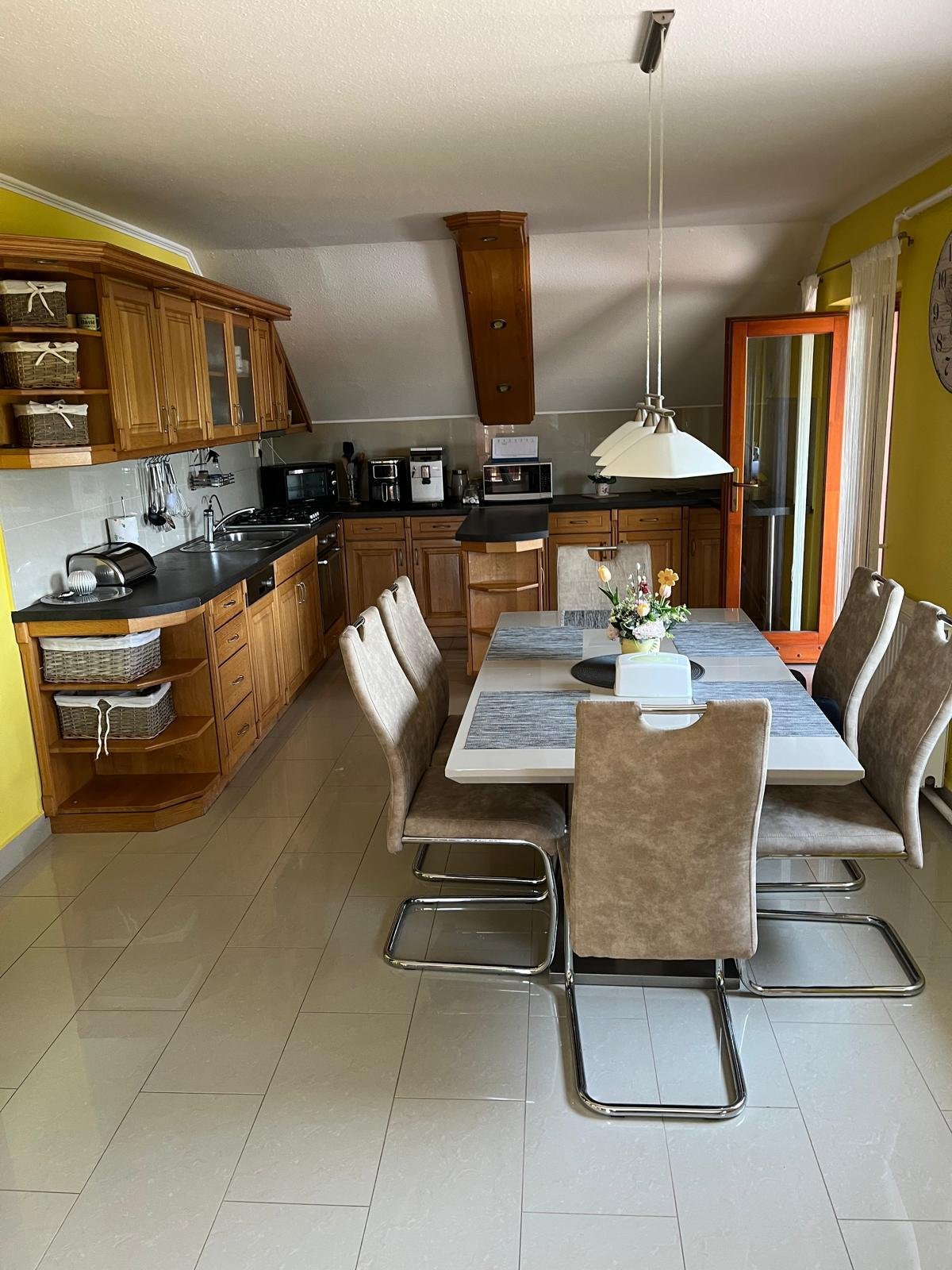(AAAB) Schreinerei am Balaton mit vollen Auftragsbüchern & Wohnhaus (CM125-2) — Wohnung oben