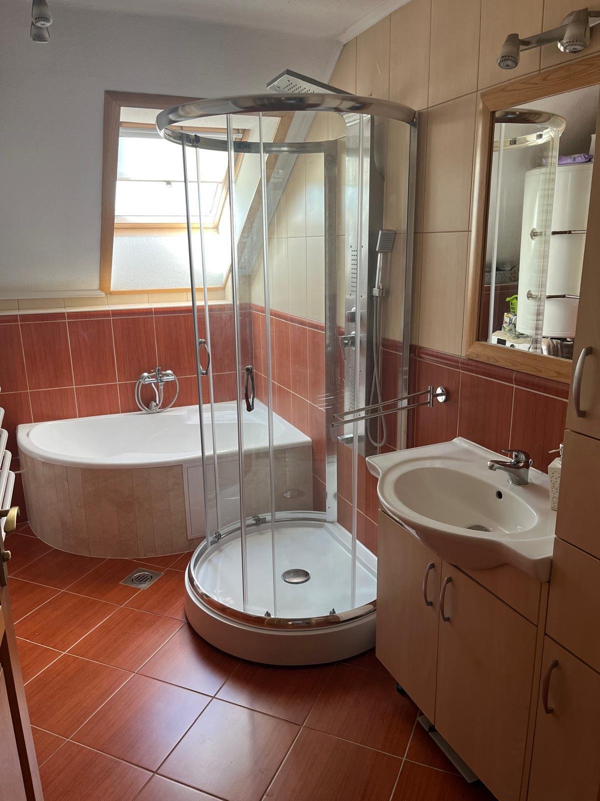 (AAAB) Schreinerei am Balaton mit vollen Auftragsbüchern & Wohnhaus (CM125-2) — Wohnung oben