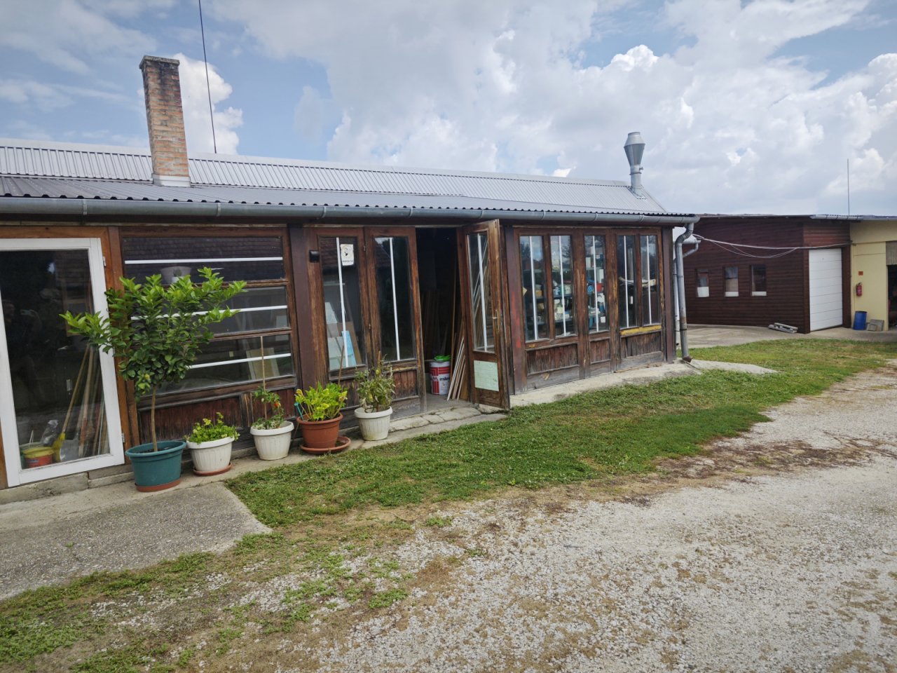 (AAAB) Schreinerei am Balaton mit vollen Auftragsbüchern &amp; Wohnhaus (CM125-2) — Schreinerei