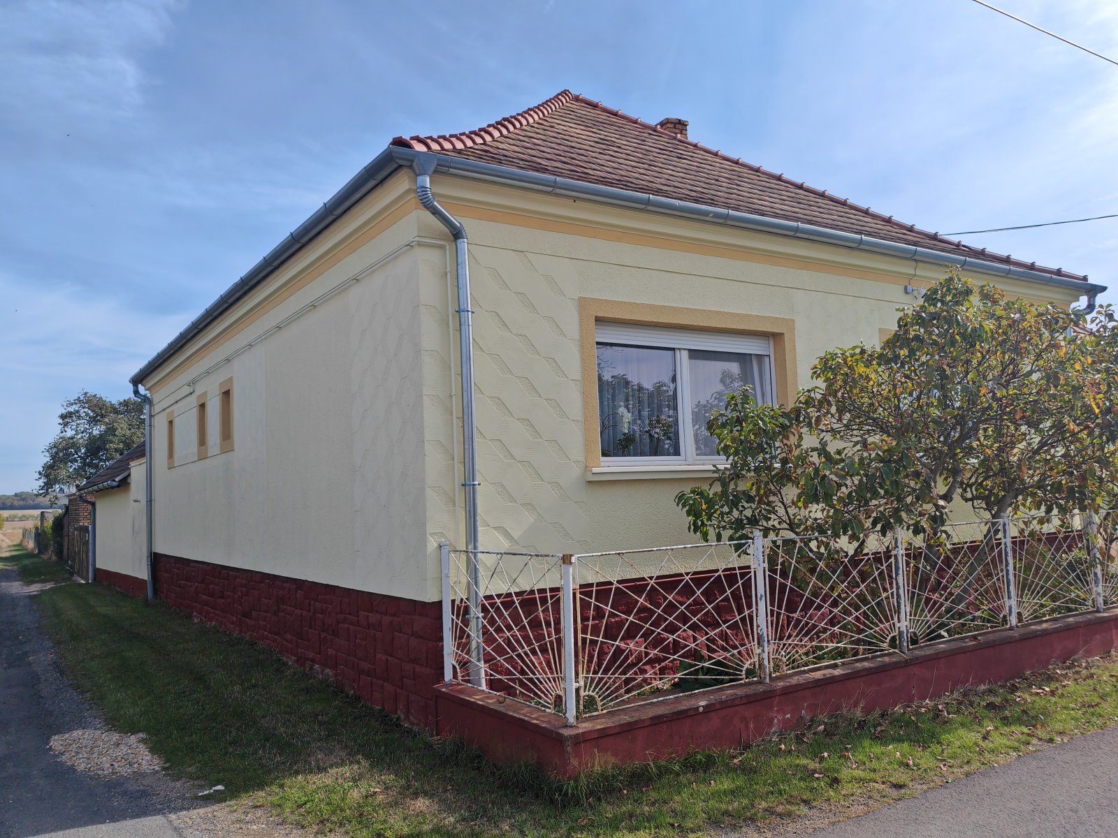 (BAA) Komplett renoviertes Landhaus in ruhiger Lage