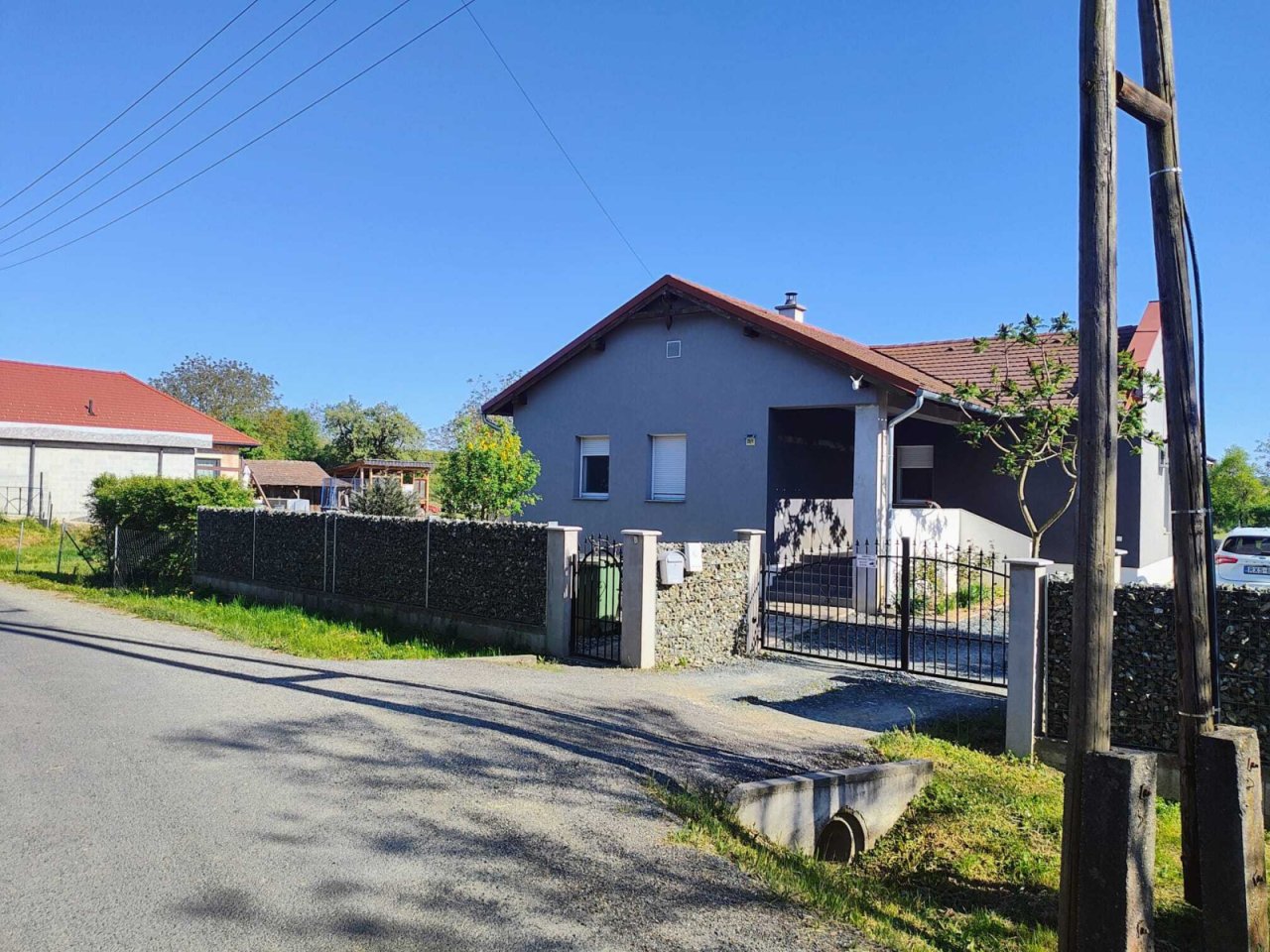 (AAA) Großzügiges und komfortables Landhaus in ruhiger Lage bei Österreich (ANZ1602)